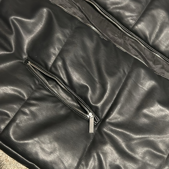 Fashion Nova Black Puffer Vest - Picture 3 of 7